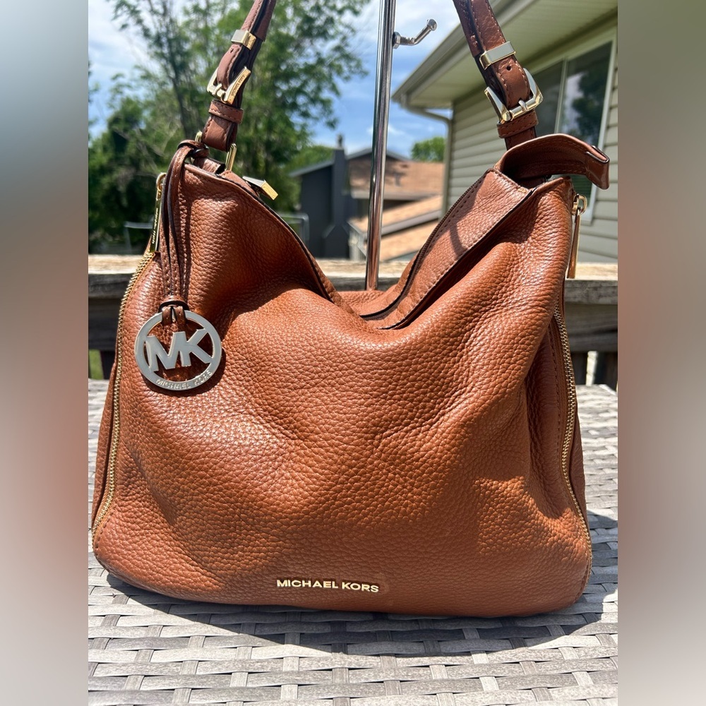 Michael Kors Aria Large Brown Pebbled Leather Shoulder Bag w/ MK Dustbag EUC!​ - Picture 3 of 13